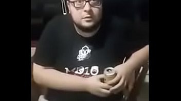 Play GORDO VIRGEM VENDO PEITOS PELA PRIMEIRA VEZ