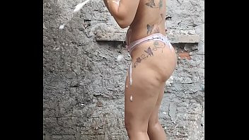 Play Esposa tomando banho gostosa