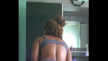 Play Novinha dancando com shortinho cravado