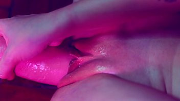 Play Sentando gostoso em uma mortadela gigante. (Large sausage pussy stretching) - Bia Romanxxx
