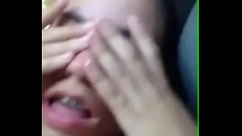 Play Fudendo a priminha novinha no carro.