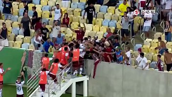 Play Nenê come cu de mulambo em pleno Maracanã
