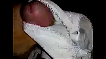Play Batendo punheta com o sutia da Claudia coroa