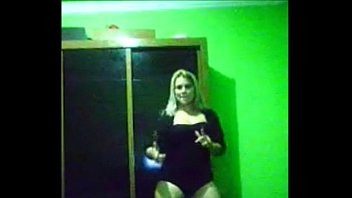 Play Loira de iapu dançando gostoso