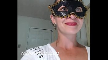 Play Coroa safada exibindo a bunda e a buceta gostosa raspadinha na webcam