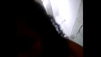 Play Famosinha chupando o próprio peito pra sensualizar