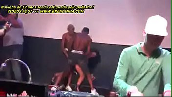 Play Durante um Show do Mc Magrinho em um Baile Funk de SP a Amadora Ficou Peladinha