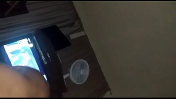 Play Morena maravilhosa mostrando como sentar
