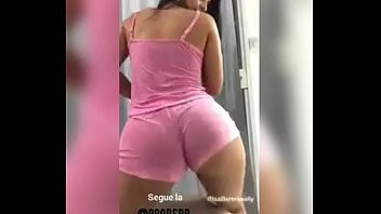 Play Novinha rebolando