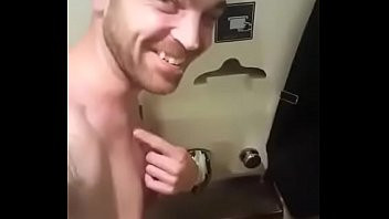 Play Jessica Conheceu o Cara no Trem e Foi no Banheiro Com Ele Pra Dar Uma Mamada