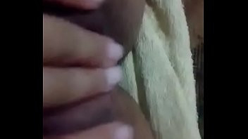 Play Novinha se tocando