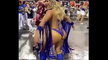 Play Ana Paula Minerato gostosa no carnaval