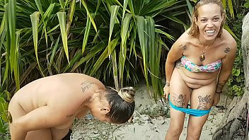Play Eu e minha melhor amiga fomos passar o fim de semana na praia e acabamos nos pegando !!! Paty bumbum - Fada Mel
