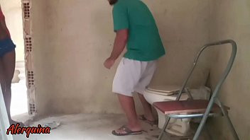 Play Esposa safada fode com Pedreiro enquanto corno sai
