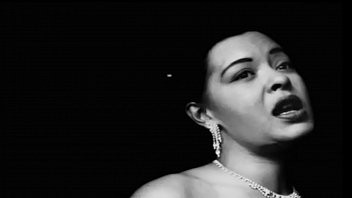Play Gloomy Sunday (Domingo Sombrio) † A canção do suicídio https://www.youtube.com/watch?v=zXbpiw lyL8&t=249s