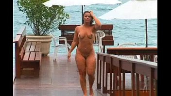 Play Viviane araujo nuazinha na praia