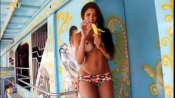 Play Kamilla Covas