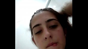 Play Novinha se exibindo