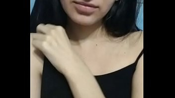 Play Novinha se mostrando no banheiro