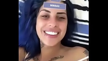 Play Mc tati zaqui falando putaria no instagram! Quase pagando peitinho! Sem sutiã!