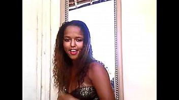 Play Lauryceya Dancando de vestidinho mostrando a calcinha