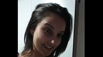 Play Novinha passando creme