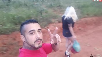 Play ENFIEI A PICA NA LOIRINHA NO MEIO DA ESTRADA EM PUBLICO (assista completo no xvideos RED )