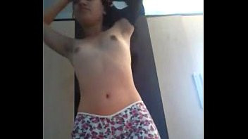 Novinha moreninha delicia.